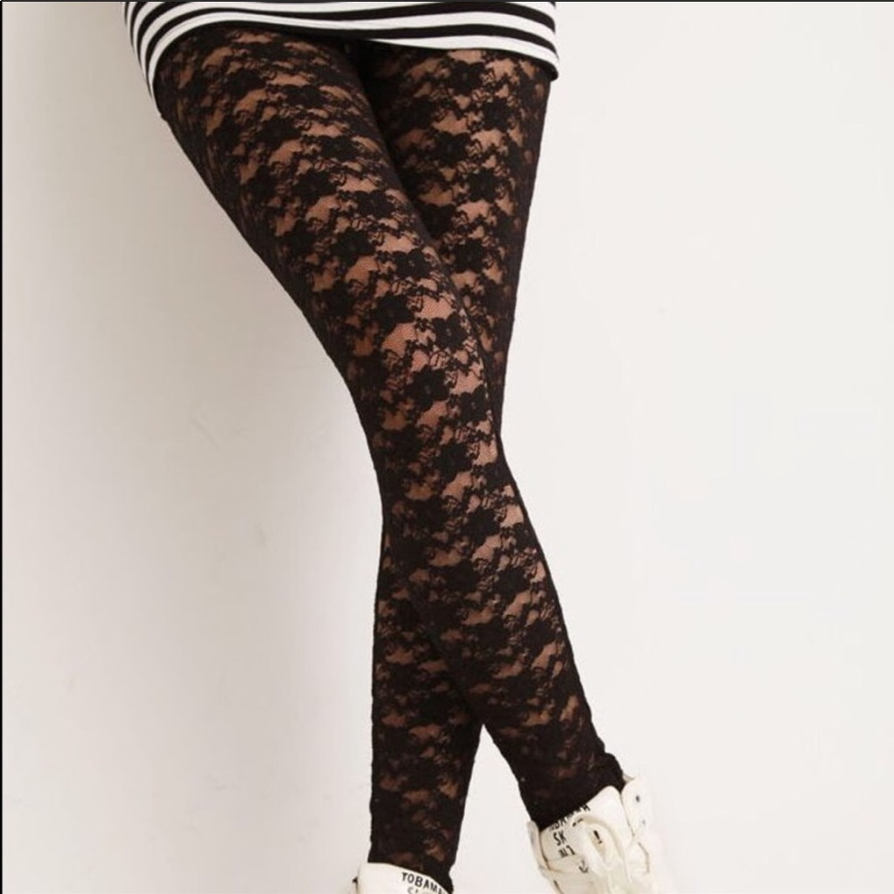 4 for $20 🌹 Floral lace leggings
